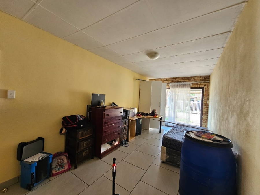 5 Bedroom Property for Sale in Kannoniers Park North West